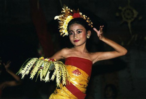 Pendet Traditional Dance from Bali 2